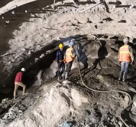 乡宁拱顶带模注浆料的施工流程及注意事项